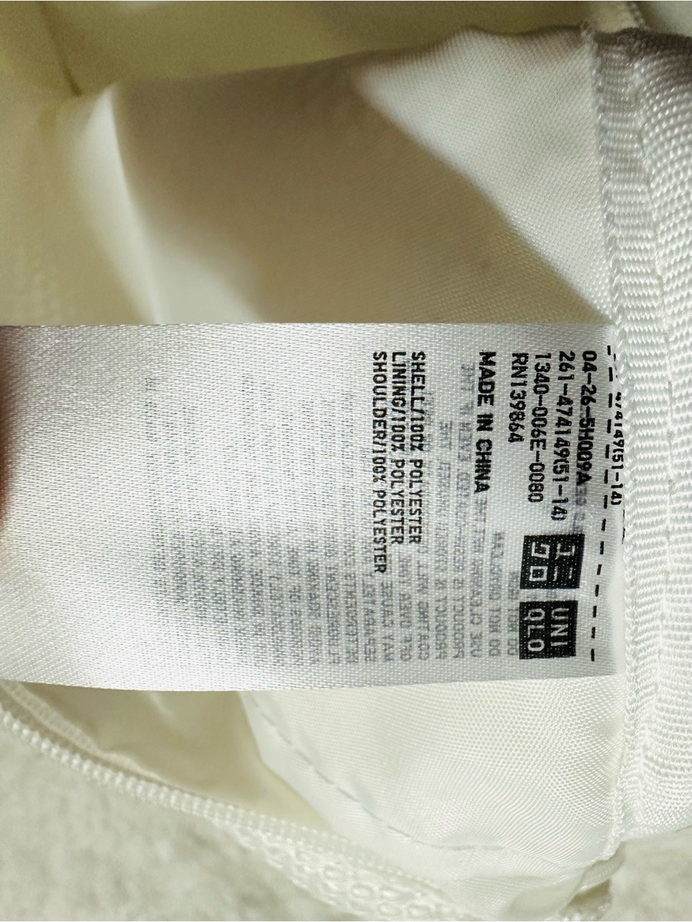 Uniqlo White Mesh Crescent Crossbody Bag - Picture 13 of 13